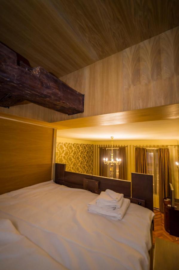 Aristocrat Vintage Apartment Braşov Exterior foto
