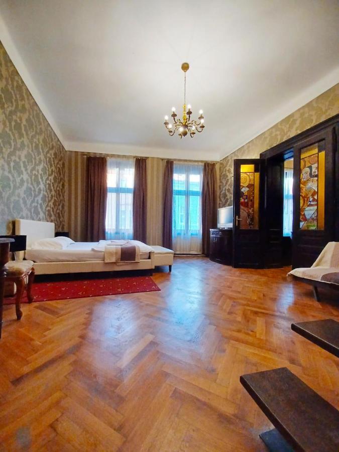 Aristocrat Vintage Apartment Braşov Exterior foto